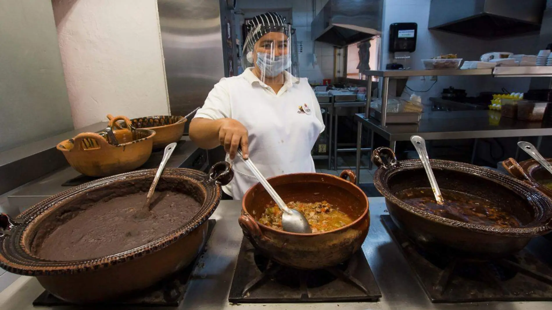 ALIMENTOS Y BEBIDAS